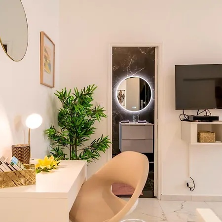 Splendide, Refait A Neuf, Climatise, A 1mn- 